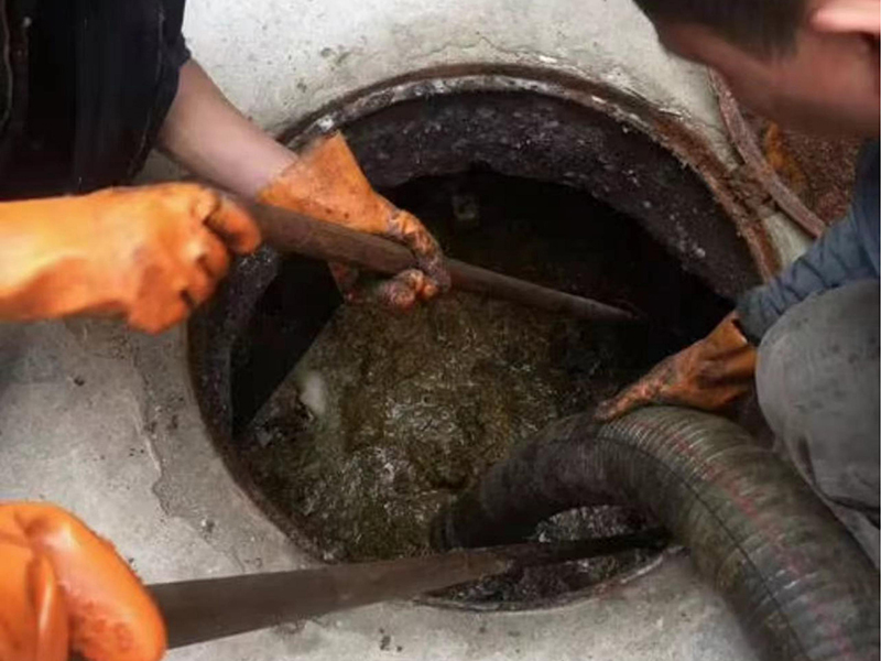 元阳清理化粪池时如何避免沼气的危害?